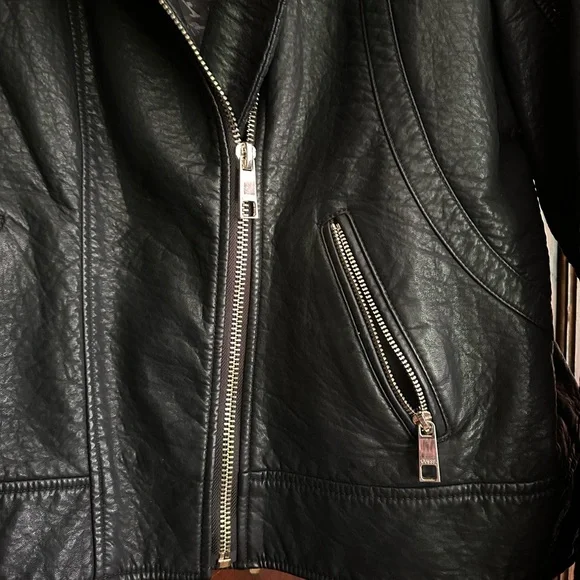 Guess Fitted Leather Jacket with Yellow Gold Details 🖤 Size XL - Picture 3 of 7